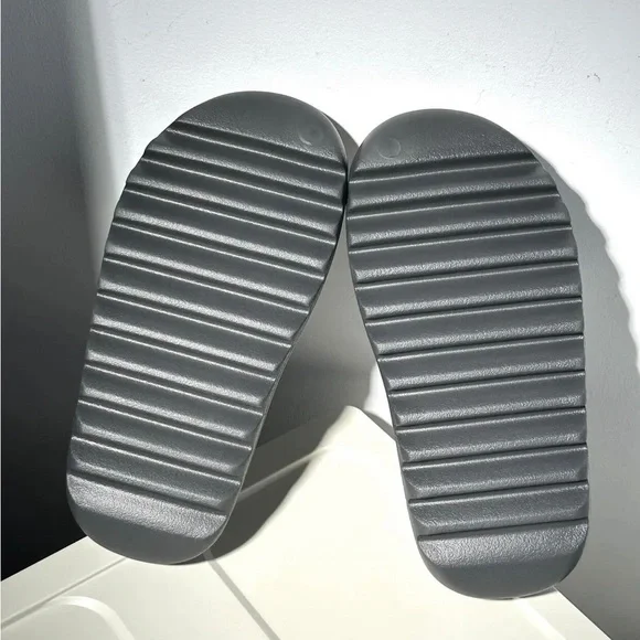 NWT yeezy slide Fashion EVA slippers sandal shoes unisex sneakers black - Picture 3 of 3